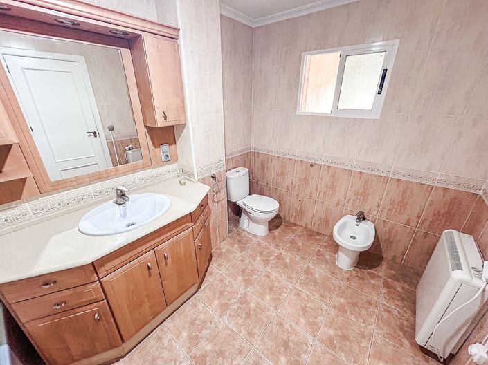 Image No.24-5 Bed Townhouse for sale