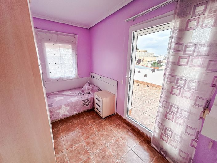 Image No.25-5 Bed Townhouse for sale