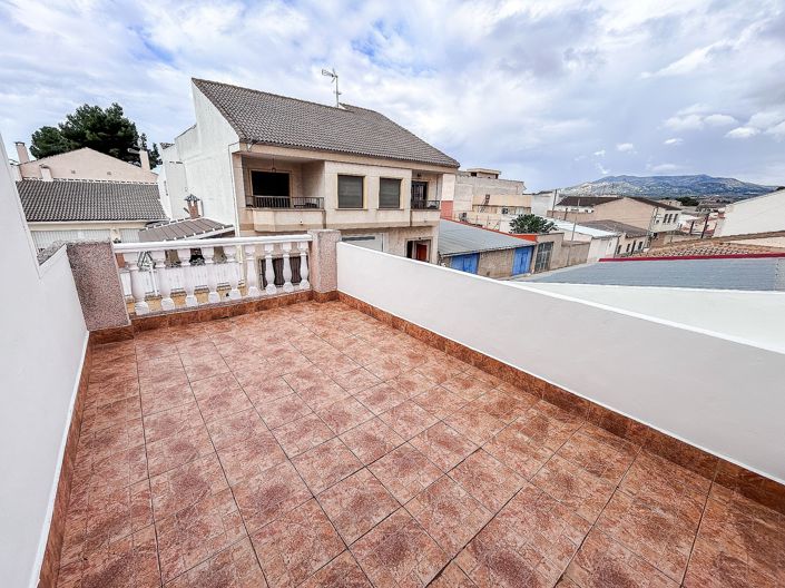 Image No.27-5 Bed Townhouse for sale