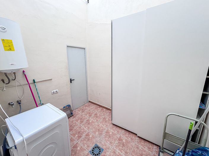 Image No.32-5 Bed Townhouse for sale