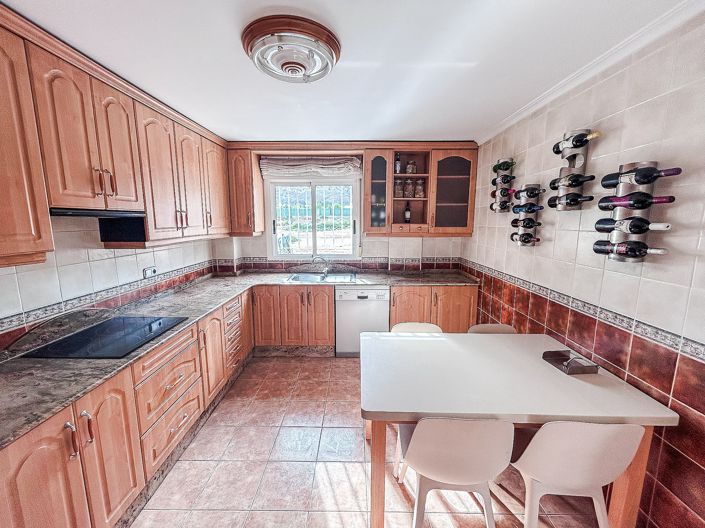 Image No.8-5 Bed Townhouse for sale