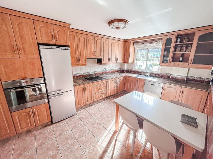 Image No.9-5 Bed Townhouse for sale