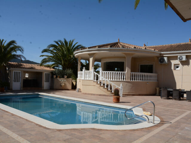 Image No.1-3 Bed Villa for sale