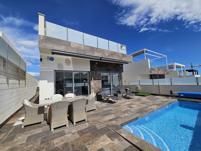 Image No.3-4 Bed Villa for sale