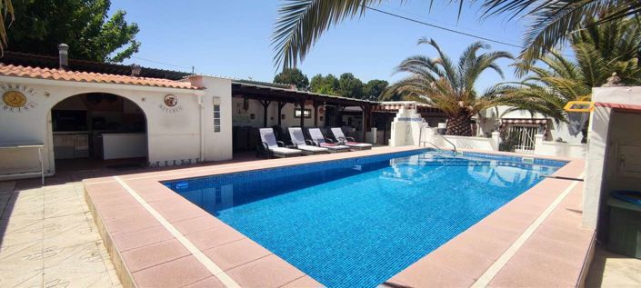 Image No.1-4 Bed Villa for sale
