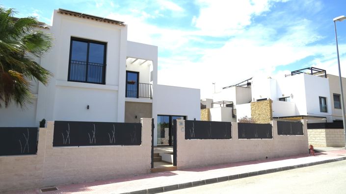 Image No.2-4 Bed Villa for sale