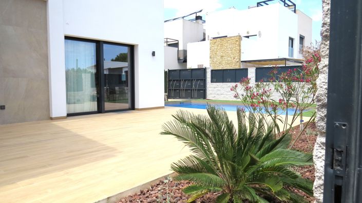 Image No.3-4 Bed Villa for sale