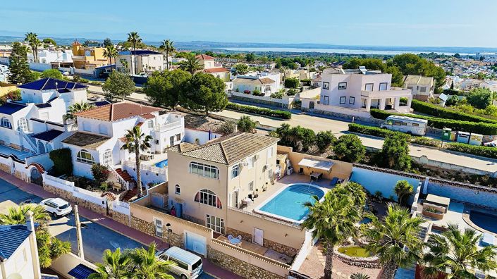 Image No.1-7 Bed Villa for sale