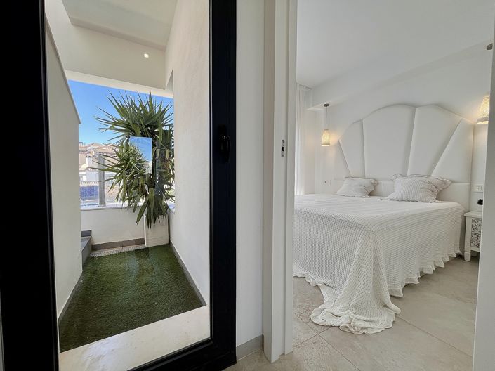 Image No.13-3 Bed Townhouse for sale