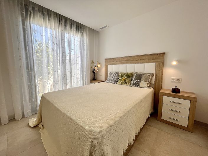 Image No.16-3 Bed Townhouse for sale