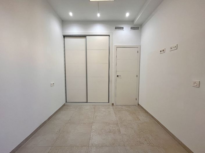 Image No.20-3 Bed Townhouse for sale