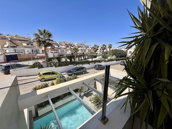 Image No.27-3 Bed Townhouse for sale