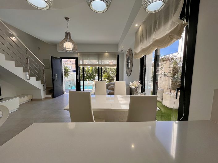 Image No.6-3 Bed Townhouse for sale