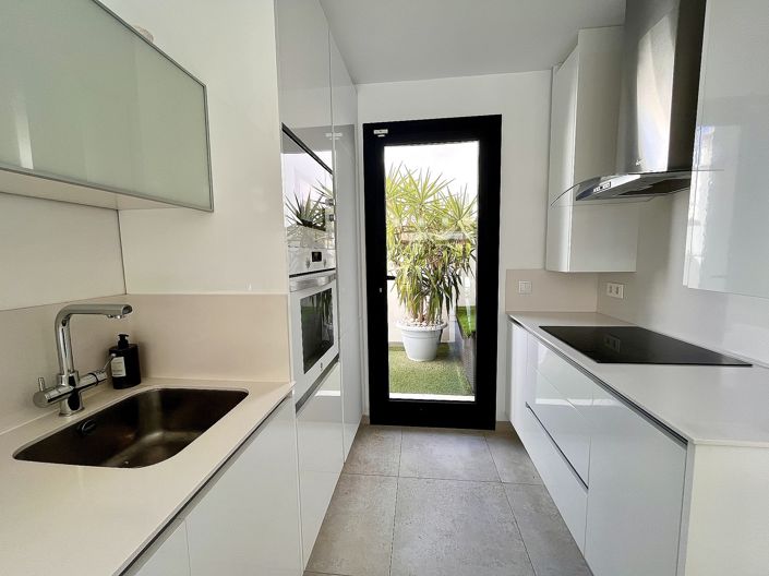 Image No.8-3 Bed Townhouse for sale