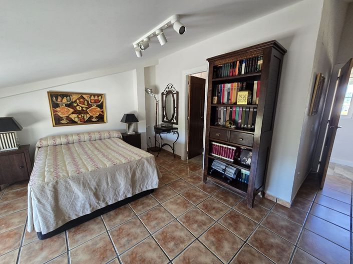 Image No.17-2 Bed Villa for sale