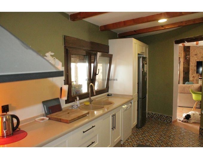 Image No.19-3 Bed Country House for sale