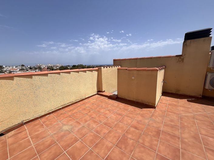 Image No.18-3 Bed Townhouse for sale