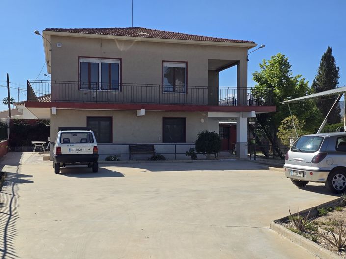 Image No.1-6 Bed Villa for sale