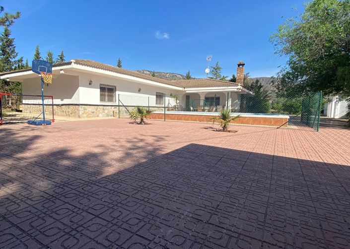 Image No.1-7 Bed Villa for sale