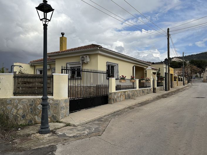 Image No.28-3 Bed Townhouse for sale