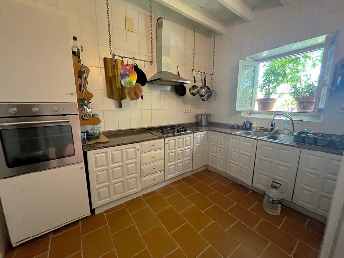 Image No.10-12 Bed Country House for sale