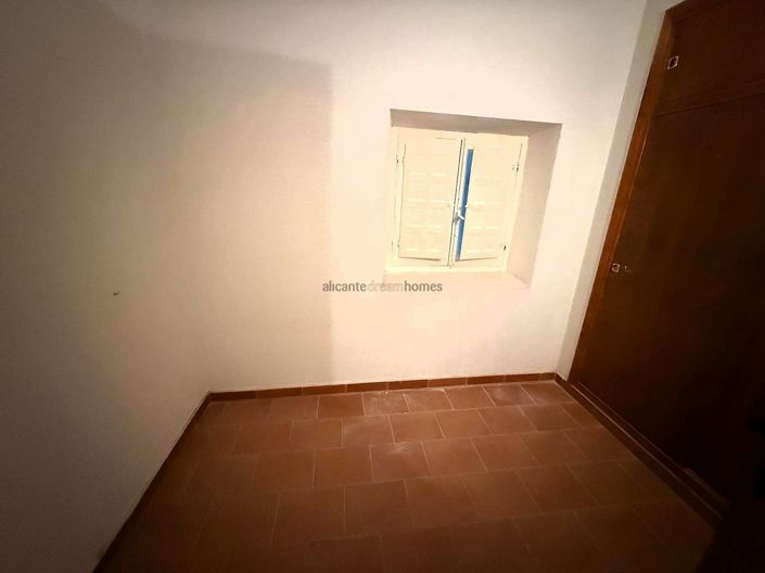 Image No.33-12 Bed Country House for sale