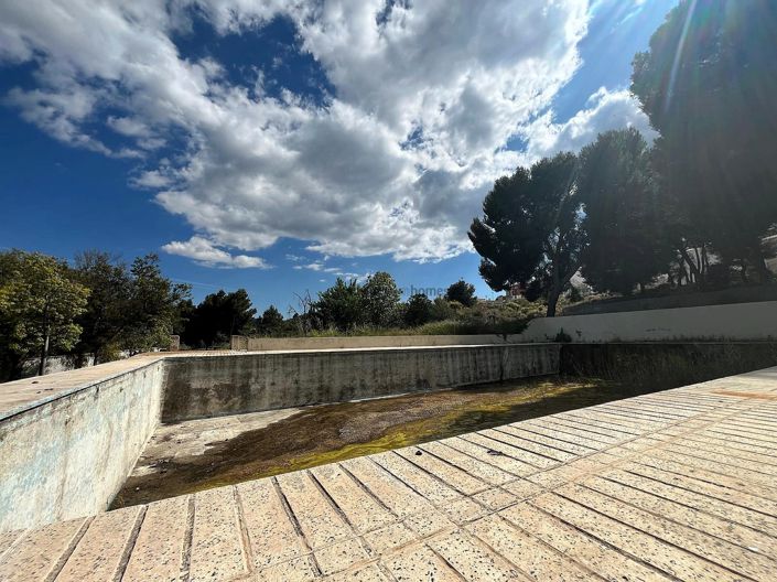 Image No.40-12 Bed Country House for sale