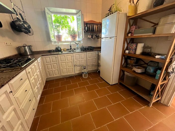 Image No.9-12 Bed Country House for sale