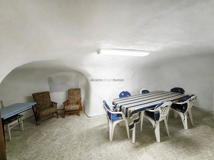 Image No.11-5 Bed House for sale