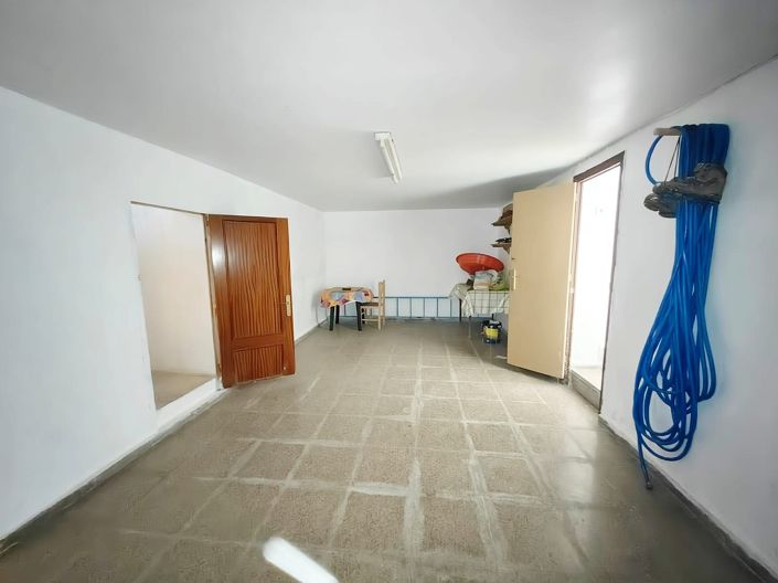 Image No.13-5 Bed House for sale