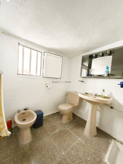 Image No.30-5 Bed House for sale