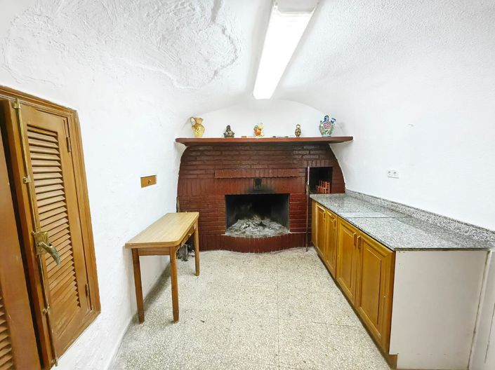 Image No.9-5 Bed House for sale