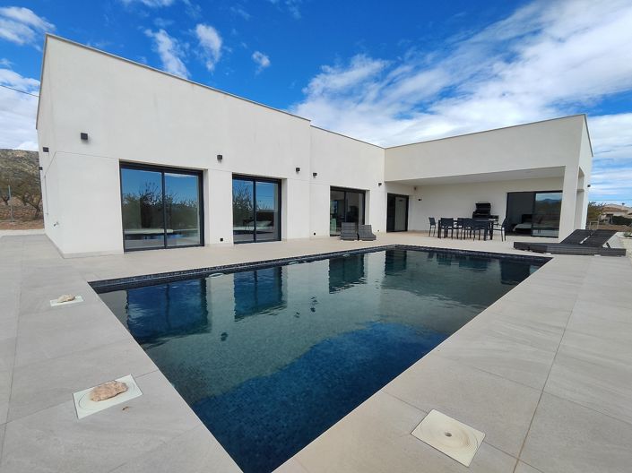 Image No.1-3 Bed Villa for sale