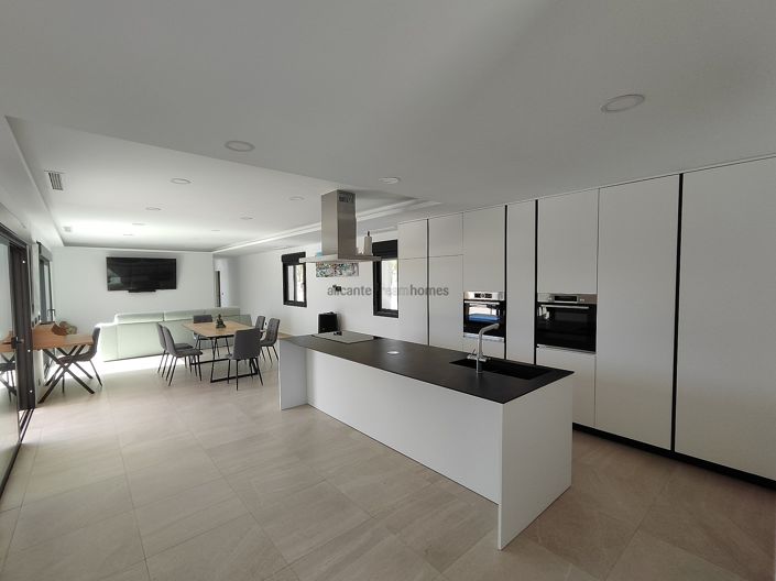 Image No.13-3 Bed Villa for sale