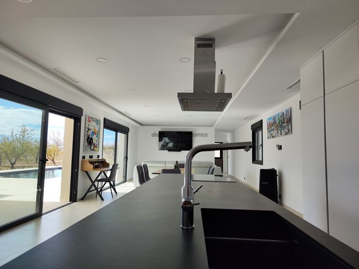 Image No.15-3 Bed Villa for sale