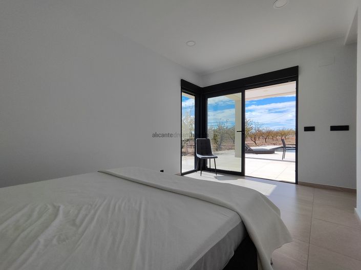 Image No.24-3 Bed Villa for sale