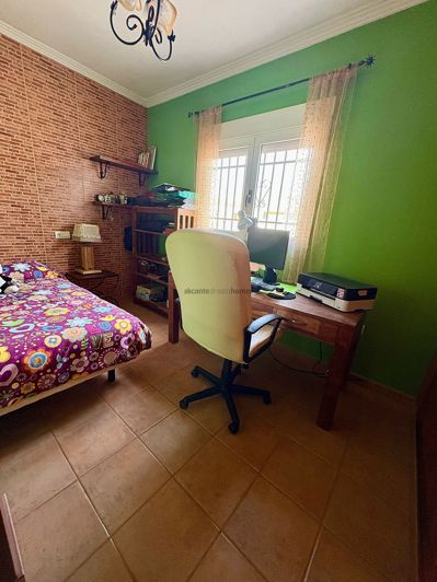 Image No.35-4 Bed Townhouse for sale