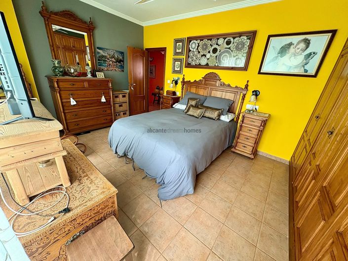 Image No.38-4 Bed Townhouse for sale