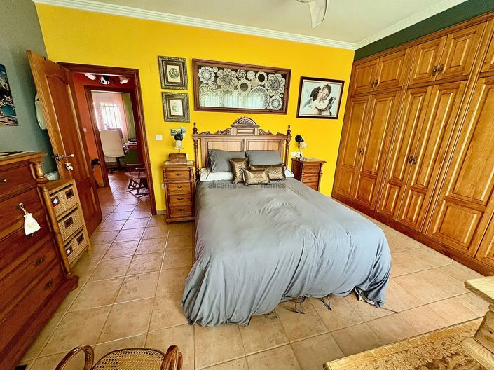 Image No.39-4 Bed Townhouse for sale