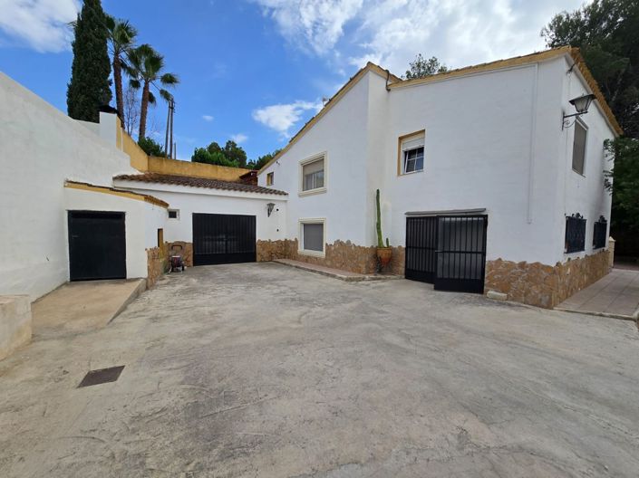 Image No.1-3 Bed Villa for sale
