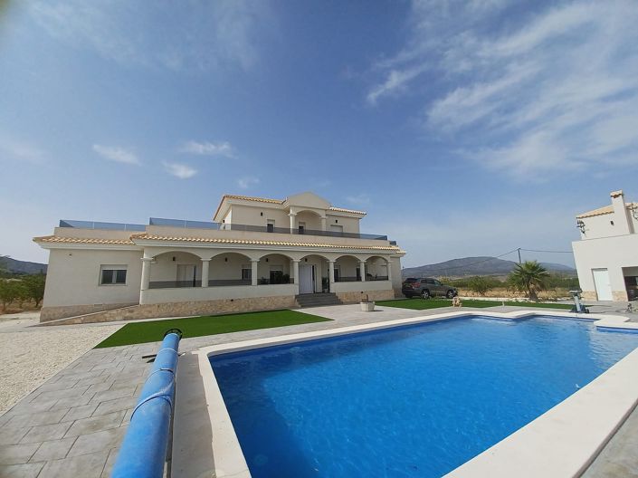 Image No.1-6 Bed Villa for sale