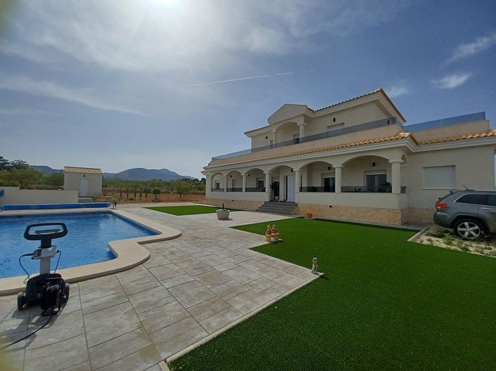 Image No.11-6 Bed Villa for sale