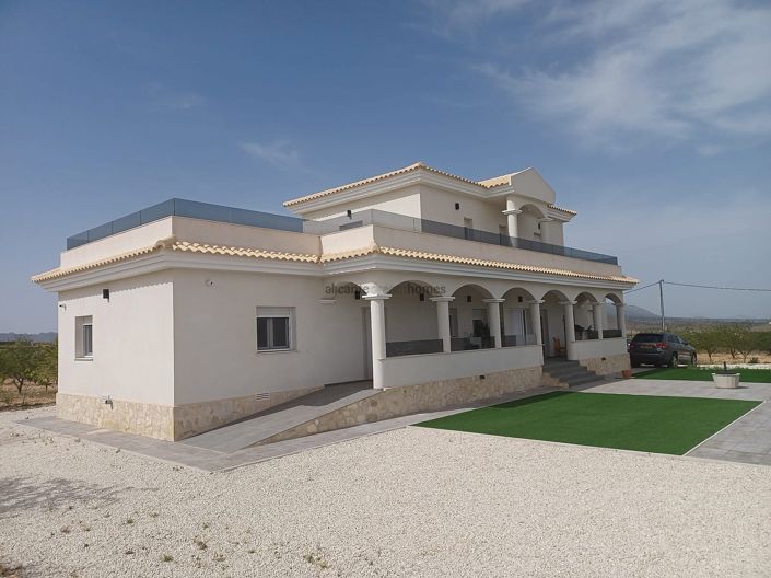 Image No.12-6 Bed Villa for sale