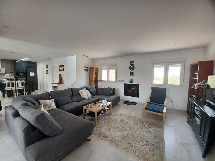 Image No.20-6 Bed Villa for sale