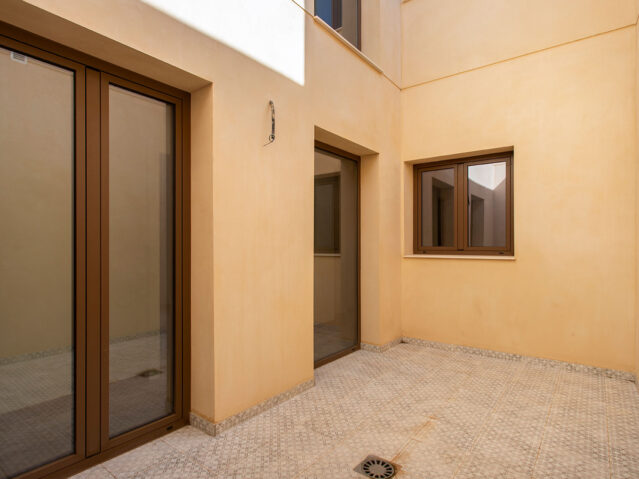 Image No.20-3 Bed Apartment for sale