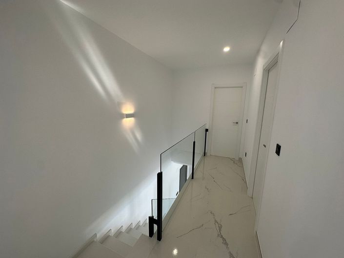 Image No.25-4 Bed Villa for sale