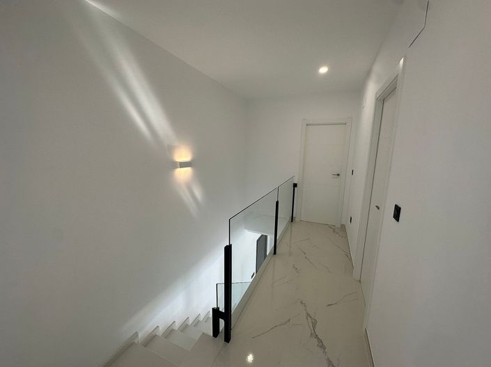 Image No.25-4 Bed Villa for sale