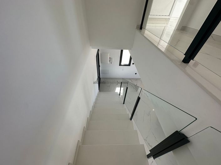 Image No.44-4 Bed Villa for sale