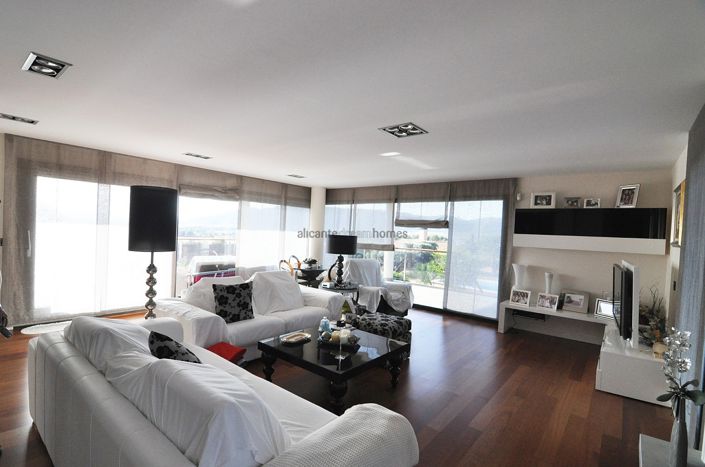 Image No.21-4 Bed Villa for sale