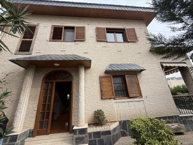 Image No.1-4 Bed Villa for sale